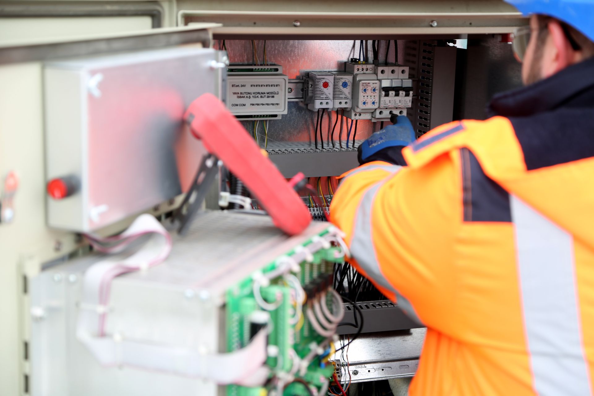 Elinstallationer i ældre bygninger og elektrikerens rolle